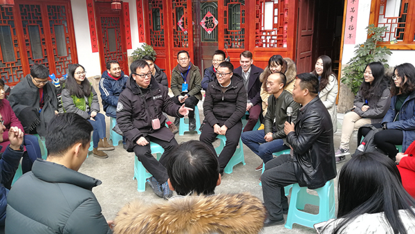 1517816978139724.jpg Day3 与下河湾村村民座谈 - 通过农旅结合做精准扶贫.jpg